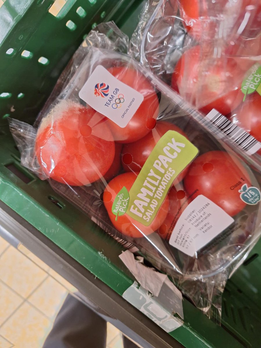tegan_broomhead's tweet photo. @WhichUK @AldiUK When they sell mouldy food you can see why they are so cheap @AldiUK @WhichUK https://t.co/5JJlvrDL6U