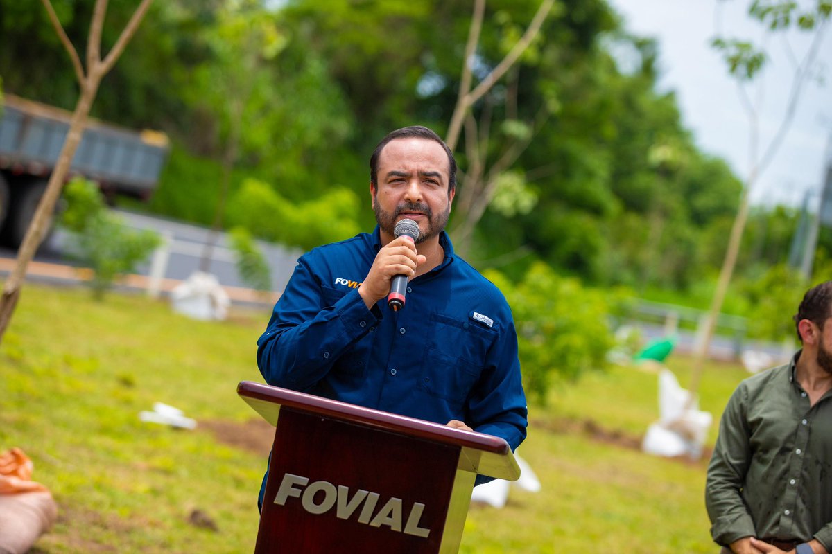 “Desde FOVIAL, hemos creado políticas permanentes para contribuir al medioambiente. Una de ellas, es la creación de un vivero institucional, que a la fecha ha producido un poco más de tres millones de plantas y árboles. 

Y a partir de hoy hemos destinado más de 250,000 plantas