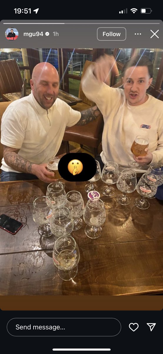 NathanKnowles1's tweet image. What do them beers taste like @matt_uggla because it’s certainly not promotion you big div #ycfc #oafc