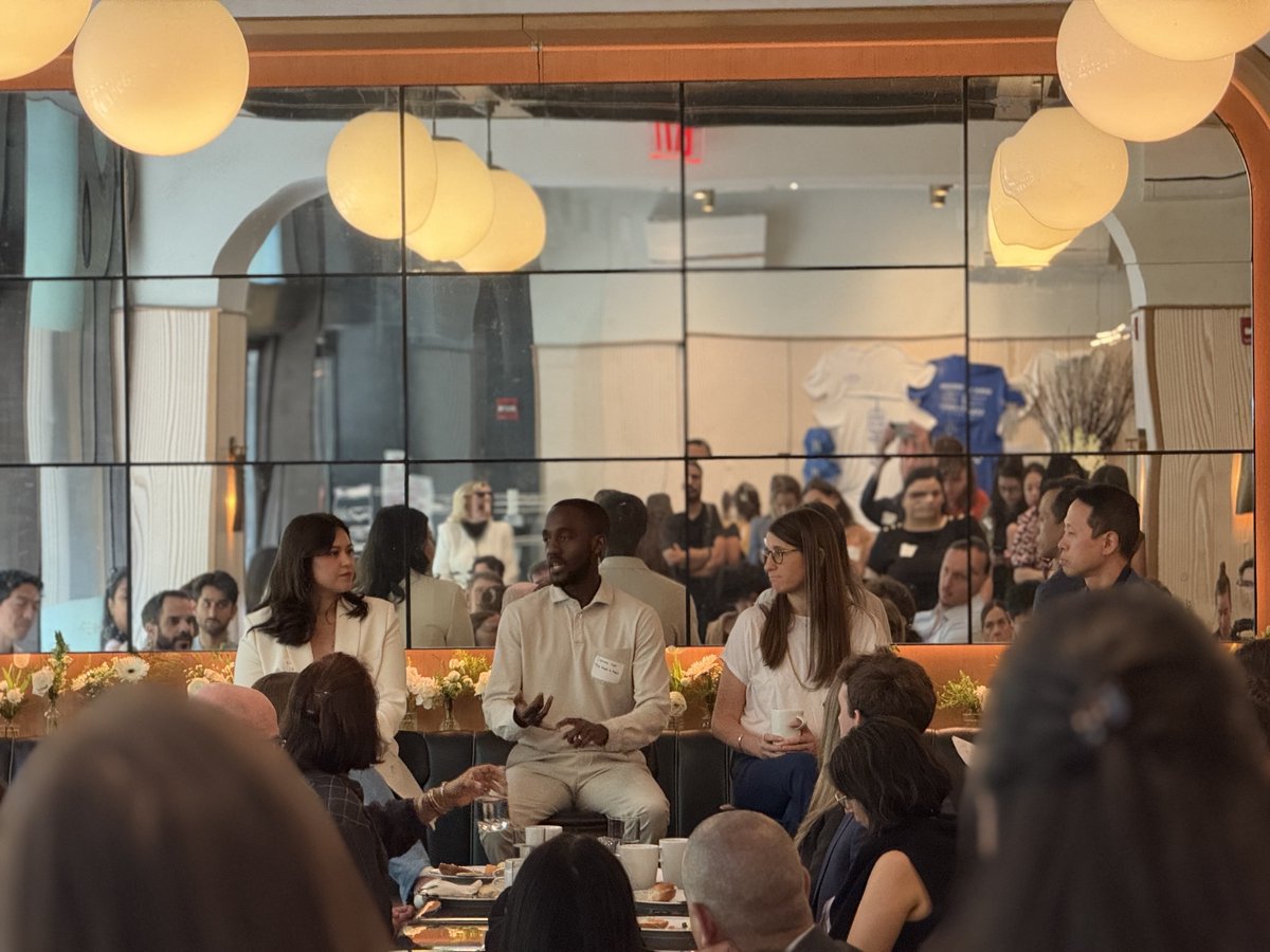 dsem221's tweet image. It was great to join a brilliant group of voices at yesterday’s @TechNYC  x @jpmorgan #NYTechWeek media breakfast !

Great convo with @juliepsamuels, @nicolecasperson , and @hugh_son on how fintech is shaping the media and vice versa.

#fintech #fintechnews