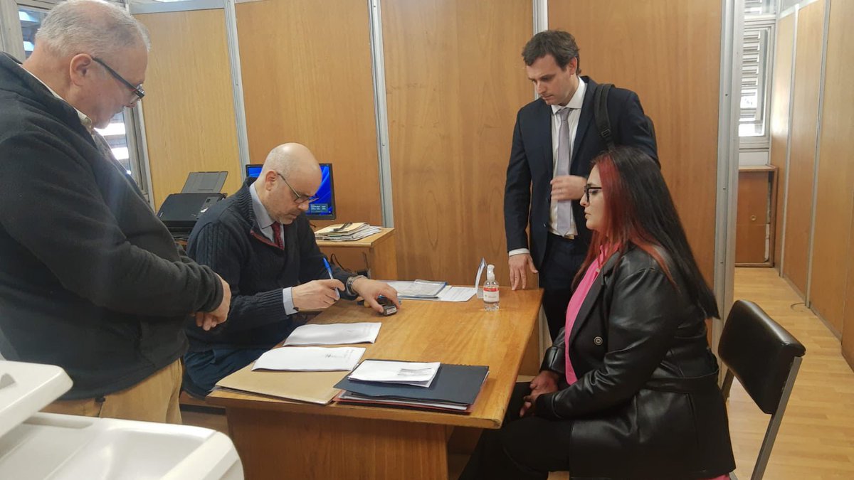 Presenté formalmente el pedido de Jury de Enjuiciamiento para el juez Sebastián Sarmiento. Lo hice como profesional del derecho en respuesta a un pedido de Melisa Pelayes, hija de una de las tantas víctimas de las malas decisiones de este juez, 🧵