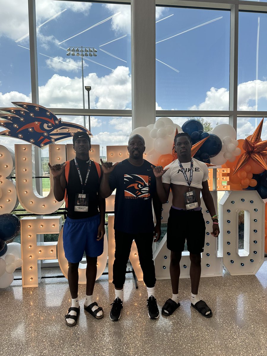 Christian Dupree (@0fficialchris9) on Twitter photo #AGTG after a great workout with <a href="/CoachJP3/">Joe Price III</a> blessed to receive receive another D1 offer from UTSA!!!!@UTSAFTBL <a href="/Greedy_Whit/">Carl Whitley</a> <a href="/Greedy_Elite/">Elite House</a> <a href="/ClemensBuffsFB/">Clemens Football</a> <a href="/Coach_AHill/">Alan Hill</a> <a href="/CruitClemens/">CRUIT CLEMENS</a> #AGTG after a great workout with <a href="/CoachJP3/">Joe Price III</a> blessed to receive receive another D1 offer from UTSA!!!!@UTSAFTBL <a href="/Greedy_Whit/">Carl Whitley</a> <a href="/Greedy_Elite/">Elite House</a> <a href="/ClemensBuffsFB/">Clemens Football</a> <a href="/Coach_AHill/">Alan Hill</a> <a href="/CruitClemens/">CRUIT CLEMENS</a>