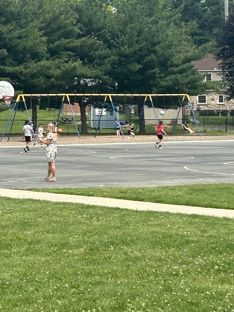 Pine St Elementary (@pinestreetelem) on Twitter photo Last recess ever for these 5th graders! <a href="/PalmyraSchools/">Palmyra Area SD</a> #grewuptoofast #enjoyMS #ThisIs🌲 Last recess ever for these 5th graders! <a href="/PalmyraSchools/">Palmyra Area SD</a> #grewuptoofast #enjoyMS #ThisIs🌲
