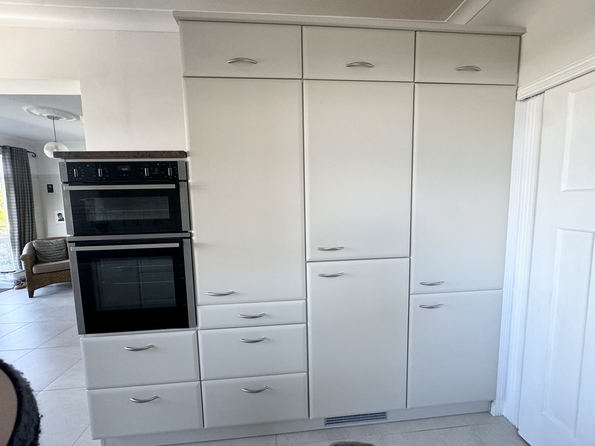 Creative Chic Specialist Kitchen cabinet Painter tweet media