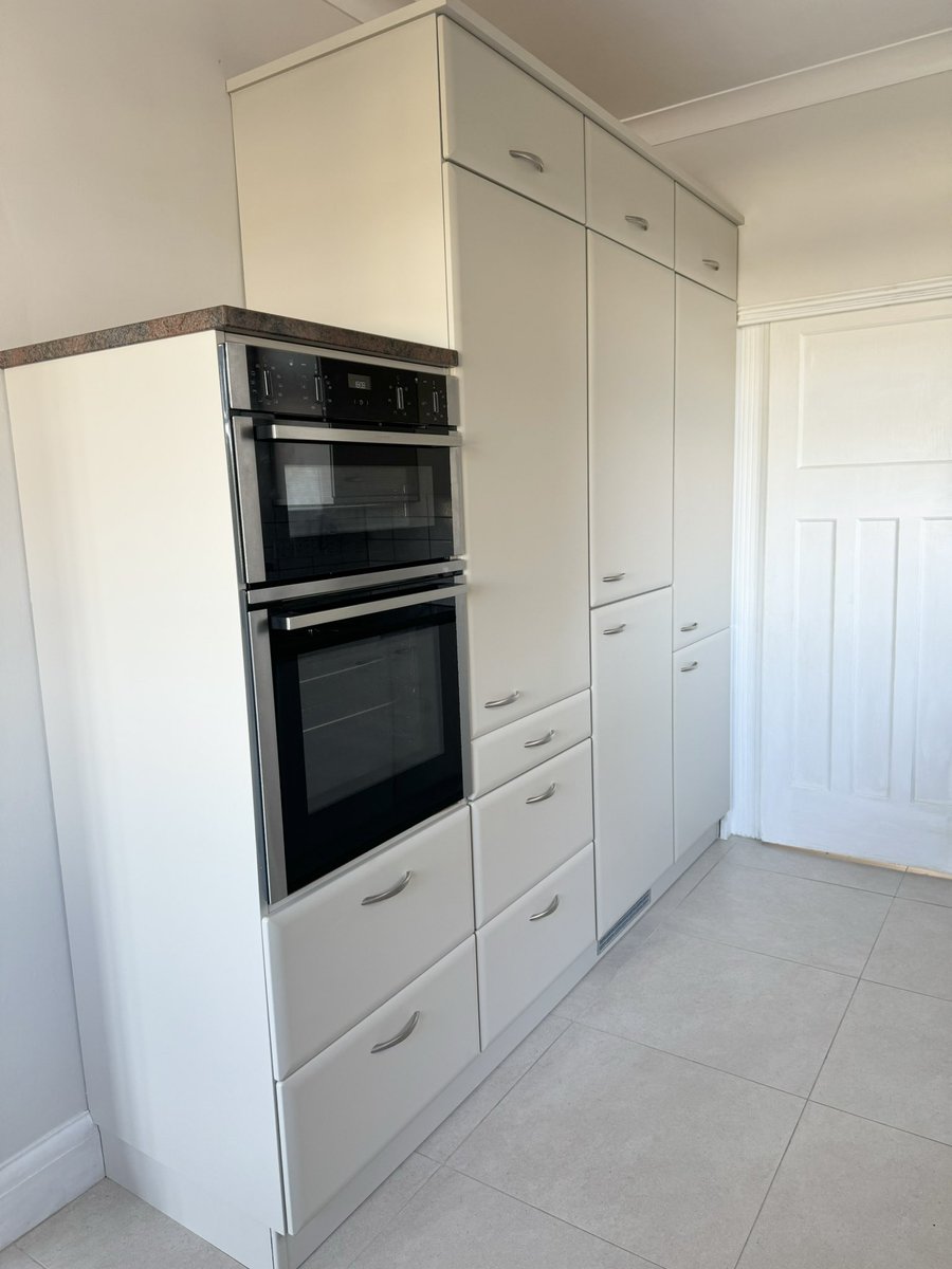 Creative Chic Specialist Kitchen cabinet Painter tweet media