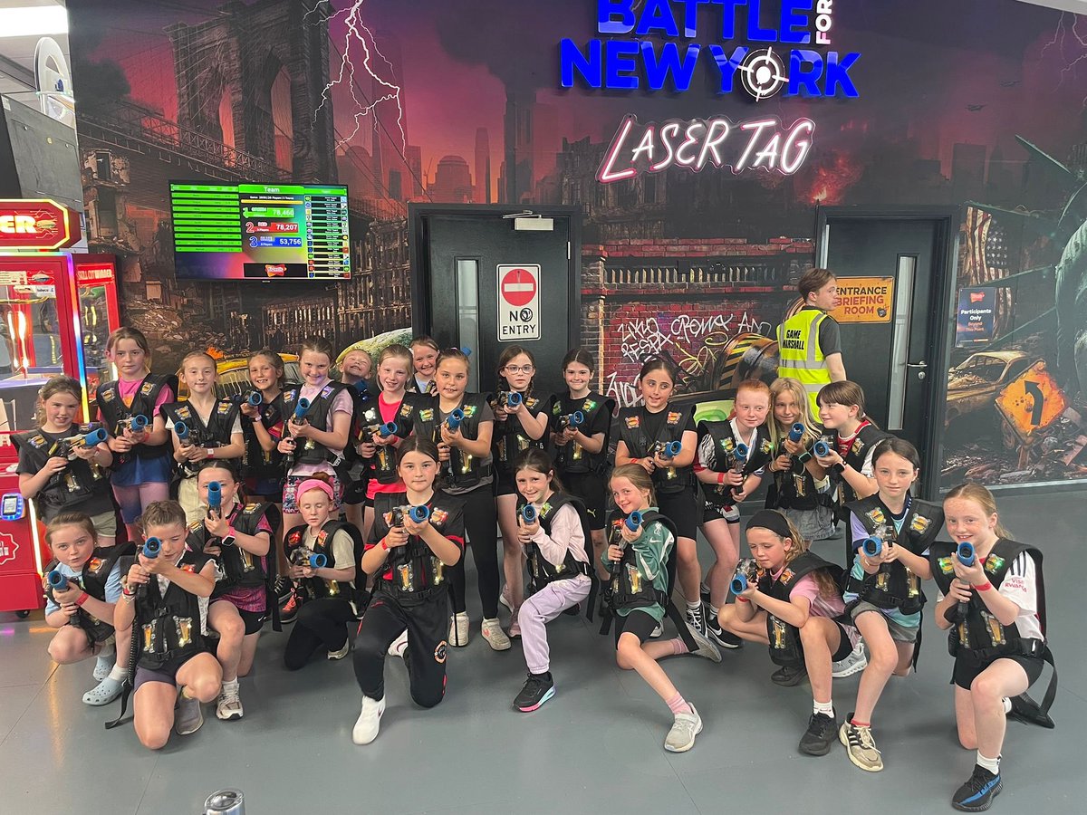 Under 9 girls had a great laser tag and pizza party in AirTastic to finish off a great season! Enjoy the break girls 🔴⚪️ 

#leixlipunited