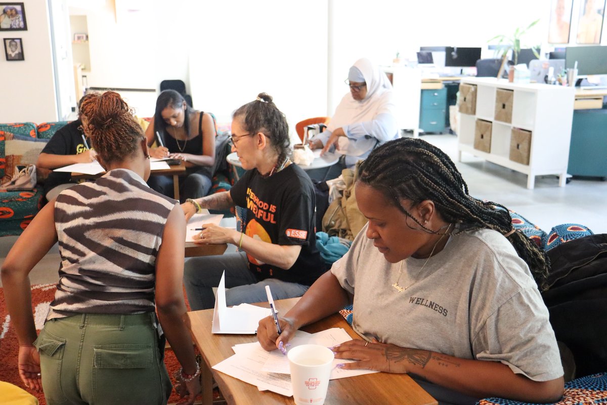 essie4justice's tweet image. Last week, our member-led Program Team hosted a Mail-In Night in LA! Essie Sisters wrote letters thanking 100+ incarcerated folks for nominating the women in their lives to our Healing to Advocacy Program. 🧡

Sign up for our Healing to Advocacy Program: essiejusticegroup.org/nominate/