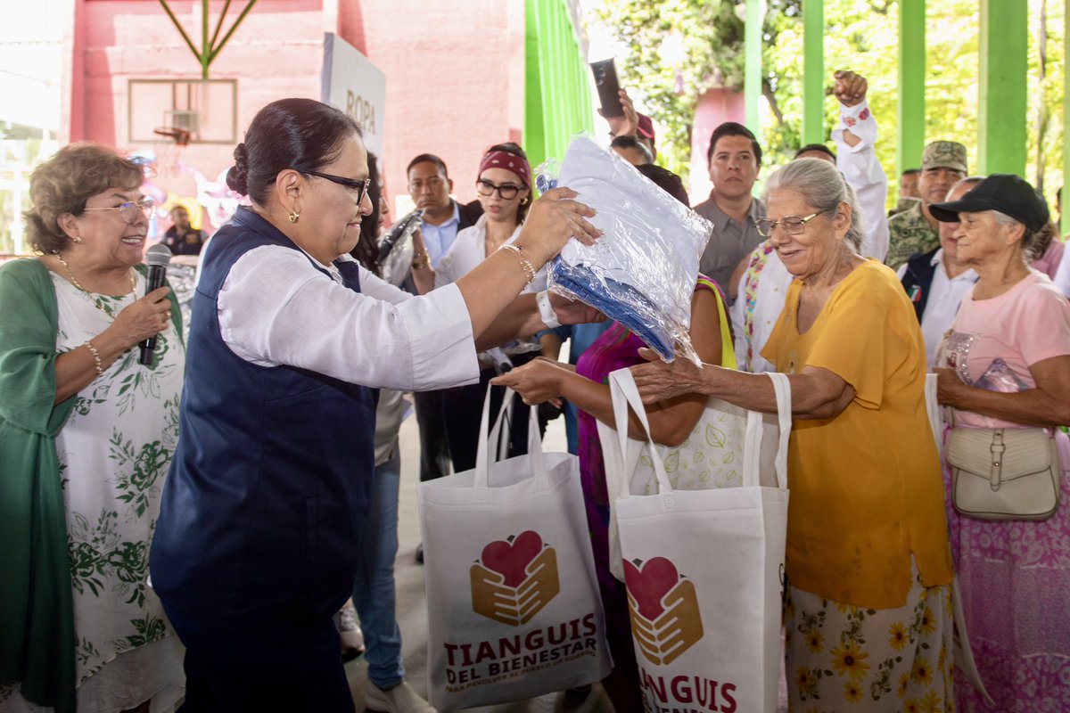 rosaicela_'s tweet photo. Como lo instruyó la Presidenta @Claudiashein, #hoy inauguramos la nueva etapa del #TianguisDelBienestar, en #Acapulco, #Guerrero, para devolver al pueblo lo que por derecho le corresponde. Llegaremos a 710 municipios de ocho estados. “Por el bien de todos, primero los pobres”. 🇲🇽 @RocioBarcenaM @EvelynSalgadoP @AbelinaLopezR @Hacienda_Mexico @SATMX @AduanasMx @Defensamx1 @GN_MEXICO_ @IndepOficialMex