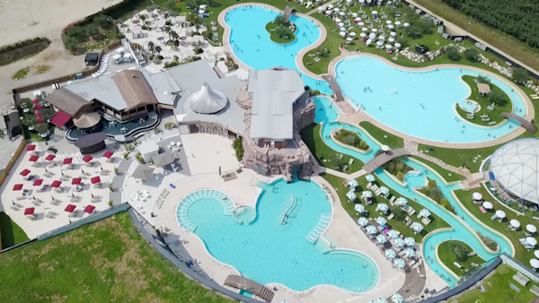 ThePerfectSweat's tweet image. 📍 Verona, Italy 🇮🇹 

Aquardens Terme Verona is Italy’s largest thermal spa. 💧 🔥  Experience outdoor pools, professional Aufguss sauna rituals, wellness amenities, and deep relaxation in the Valpolicella hills.

As seen in the Perfect Sweat Series 👇

🔗 perfectsweatseries.com/episode-3-aufg…