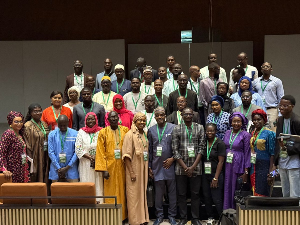 Nous avons eu l'honneur de coordonner le Pôle de la majorité au Dialogue national sur le système politique.
Nous avons pu trouver des conseusus forts qui renforcent la démocratie sénégalaise. 
Des désaccords subsistent mais la vitalité démocratique peut nous aider à les surmonter