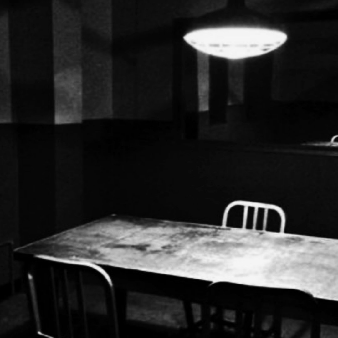 «думай, думай». 

ощущение, что ты на шаг позади преступника, давит на горло холодной рукоятью ствола.