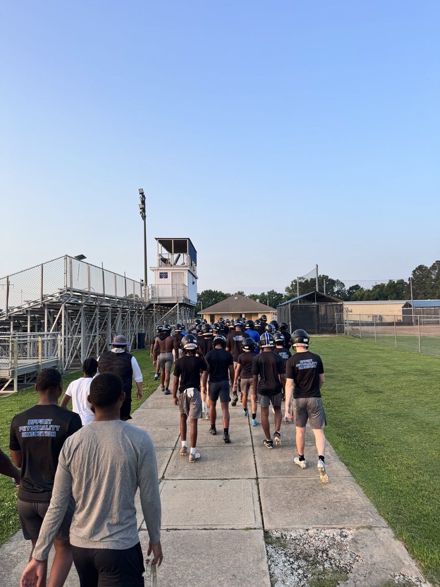 MCPKnightsFB's tweet image. ☑️ Summer Week 1
⚫️ Accountability Partners
🔵 Good Wolf vs Bad Wolf
⚔️ True Competitors Just Show Up
🫡 Having Fun
#EPE #GoKnights