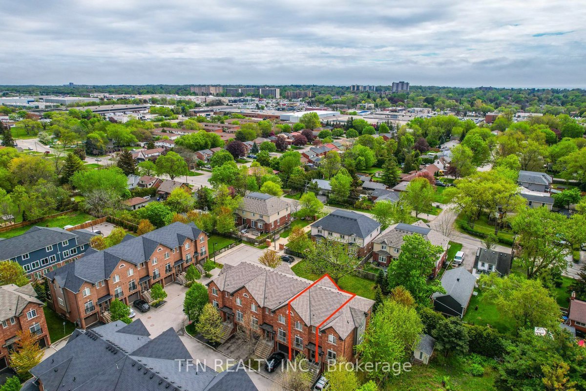 SergeyGoodin's tweet photo. 📷 Burlington, Ontario!
Welcome to this beautifully updated 3-storey townhome featuring:
📷 3 spacious bedrooms
📷 3 full bathrooms
📷 Attached 1-car garage

📷 Offered at $888,000

📷 Sergey Goodin
📷 416-999-5777
📷 goodinhomes@gmail.com https://t.co/Jq8cyoevZv