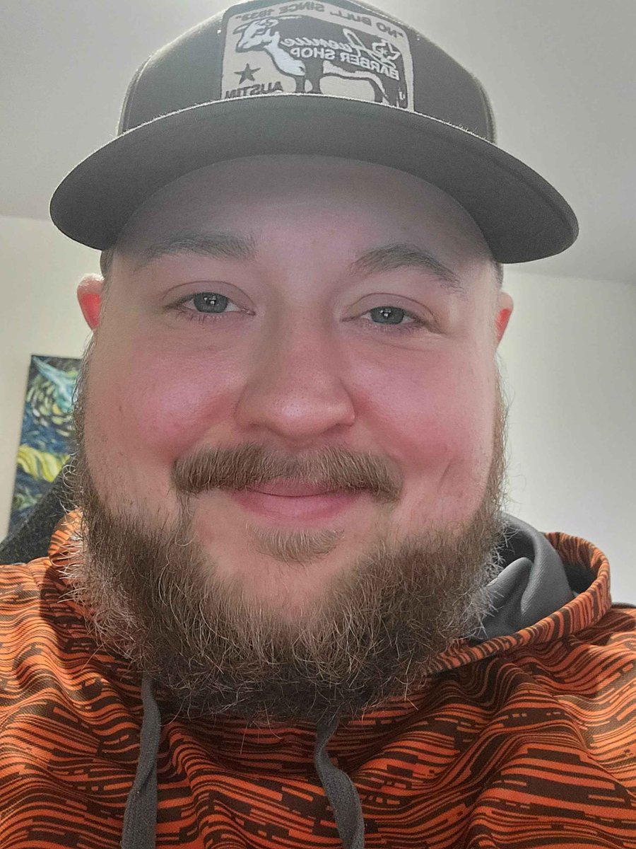 Myren's tweet image. Me + my emotional support movie