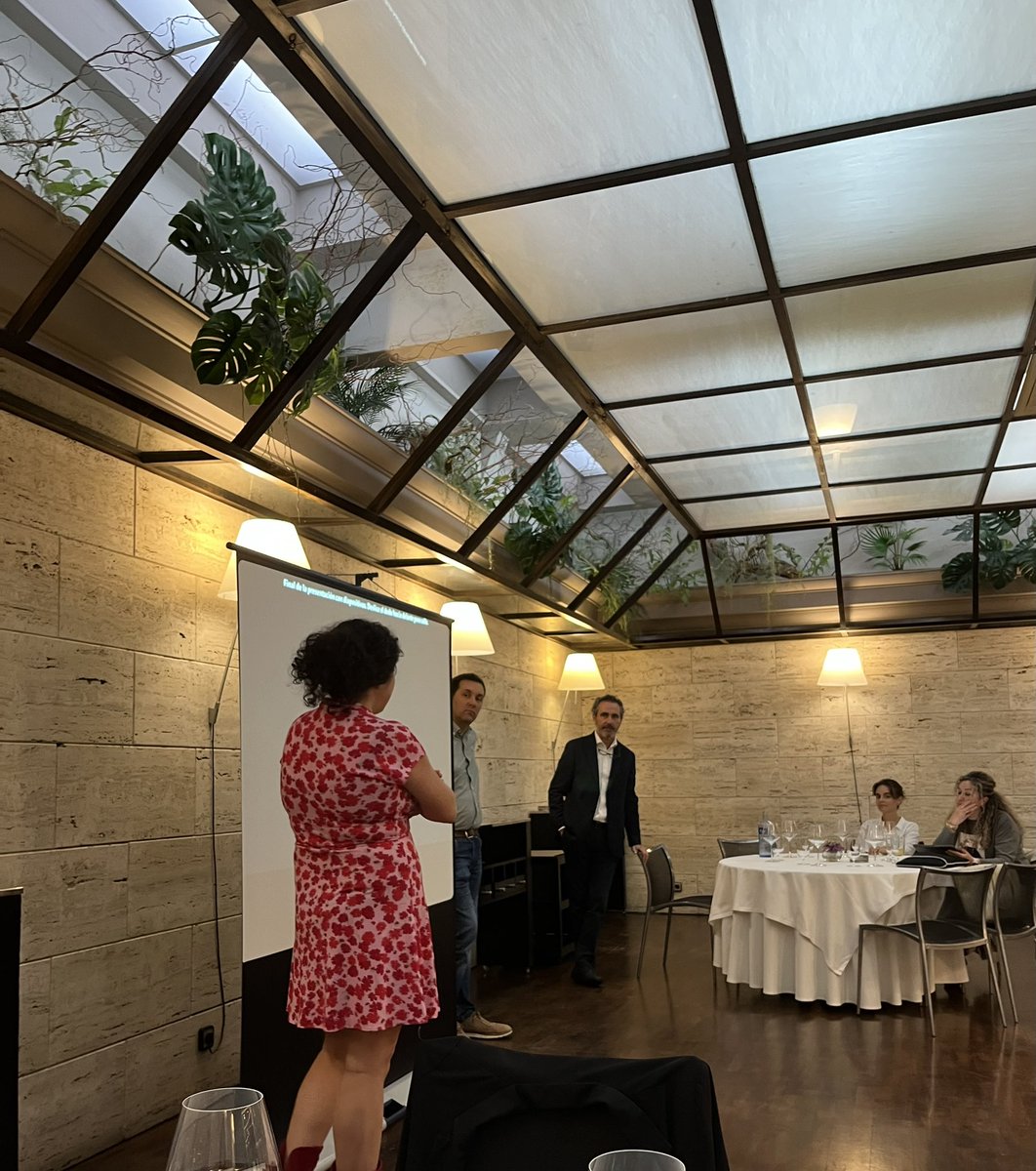 InternaHUSA's tweet image. Hoy hemos asistido al Taller Multidisciplinar de Enfermedad Renal Crónica (ERC) para Residentes 🤓
La Dra. Ana Arenas ha sido la encargada de representar a nuestro servicio hablándonos de ERC y comorbilidades 👏