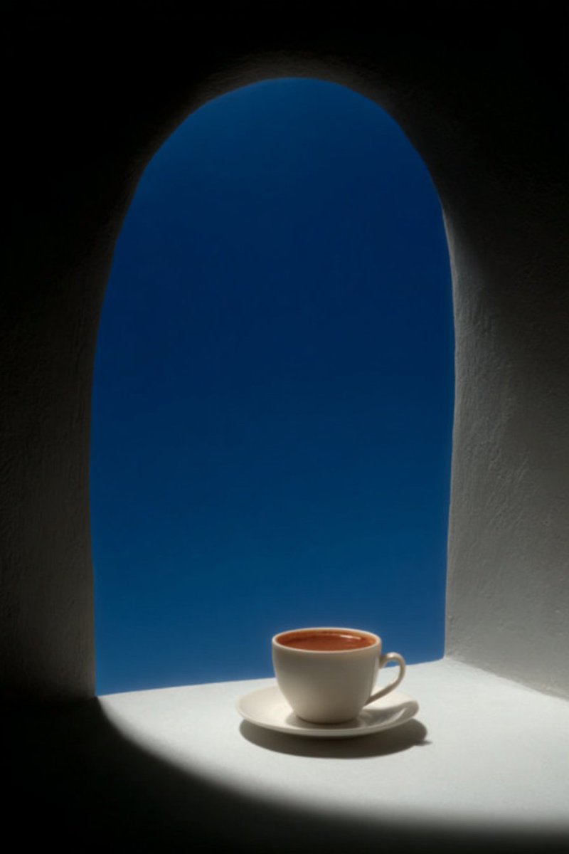 gizakdag's tweet image. I trained a --p code on cartoons, but it’s surprisingly good at dreamy realism now.