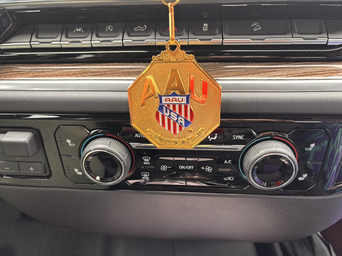 London Jones tweet media