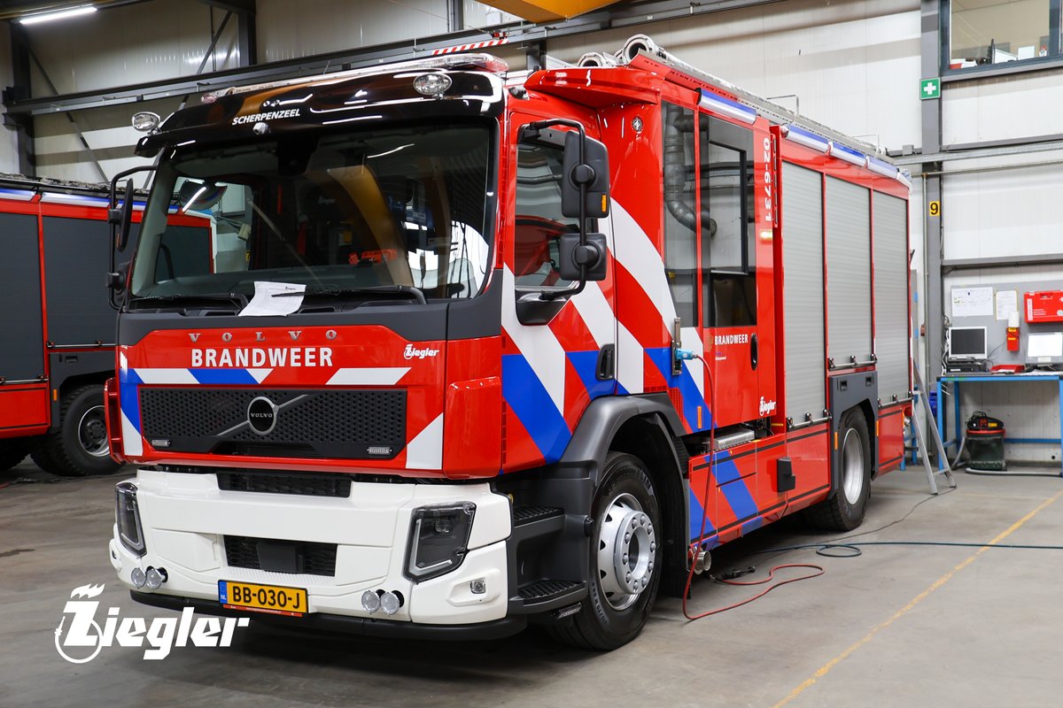 ziegler_nieuws's tweet photo. "Actueel'' in opbouw op de website is weer aangepast!🛠🚒

Nieuw in opbouw zijn de TS-en VNOG 19, VNOG 20, VRF 28 Bolsward &amp; VRF 29.

Foto's van alle voertuigen in opbouw 👇

https://t.co/j31RRjci1O

#Zieglerpower 🚒💪
#madeinthenetherlands 🇳🇱 https://t.co/YabMXIpWCM