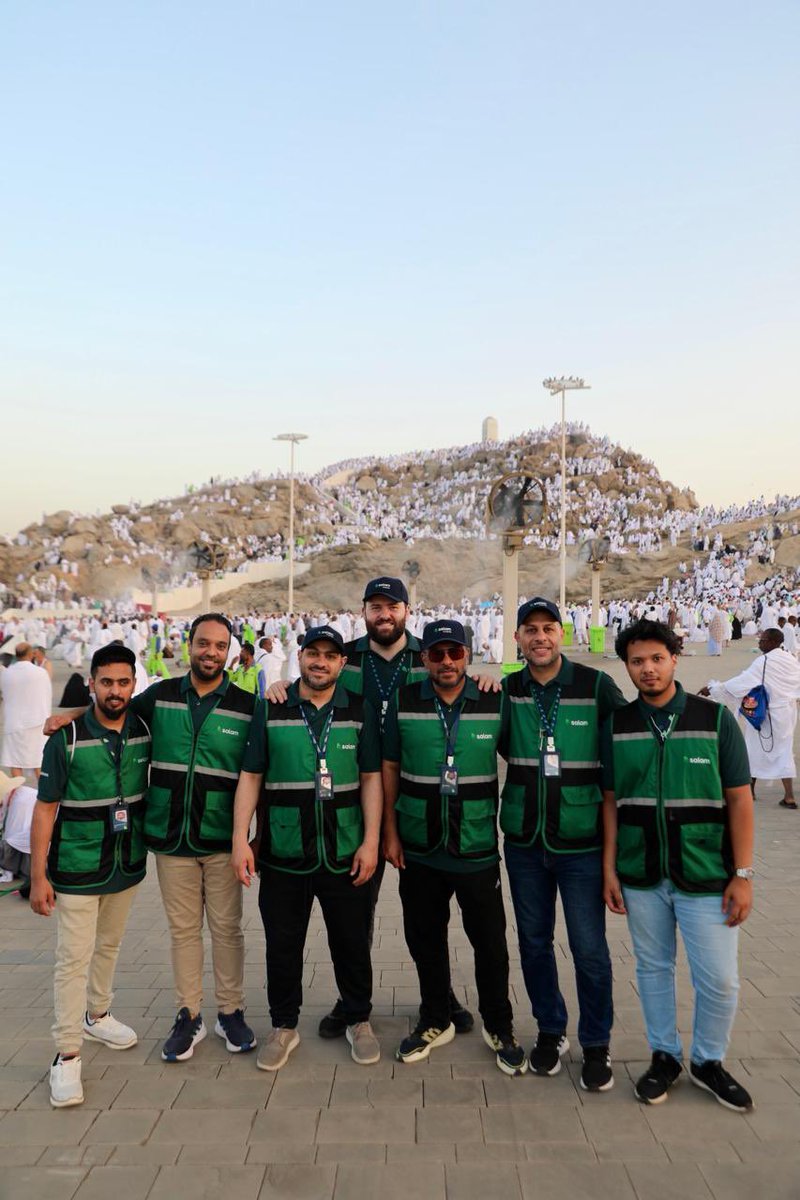 من قلب المشاعر المقدسة، فريق سلام يفخر بخدمة حجاج بيت الله الحرام والوقوف على راحتهم وتسهيل رحلتهم الإيمانية.
#حج_1446
#سلام