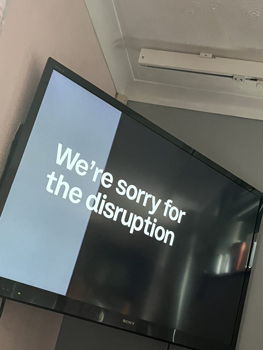 How standards have slipped <a href="/ITV/">ITV</a> where’s your live continuity announcement apologising for the technical problems?? #weresorry #britishsoapawards