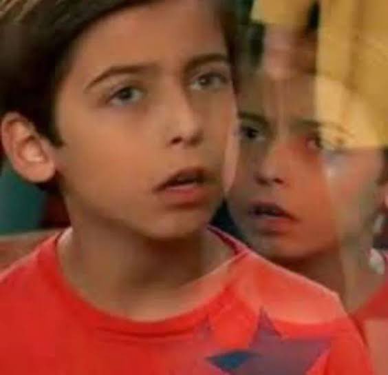 Yo viendo que el central de España se apellida Le Normand y en Francia juega un Hernández: