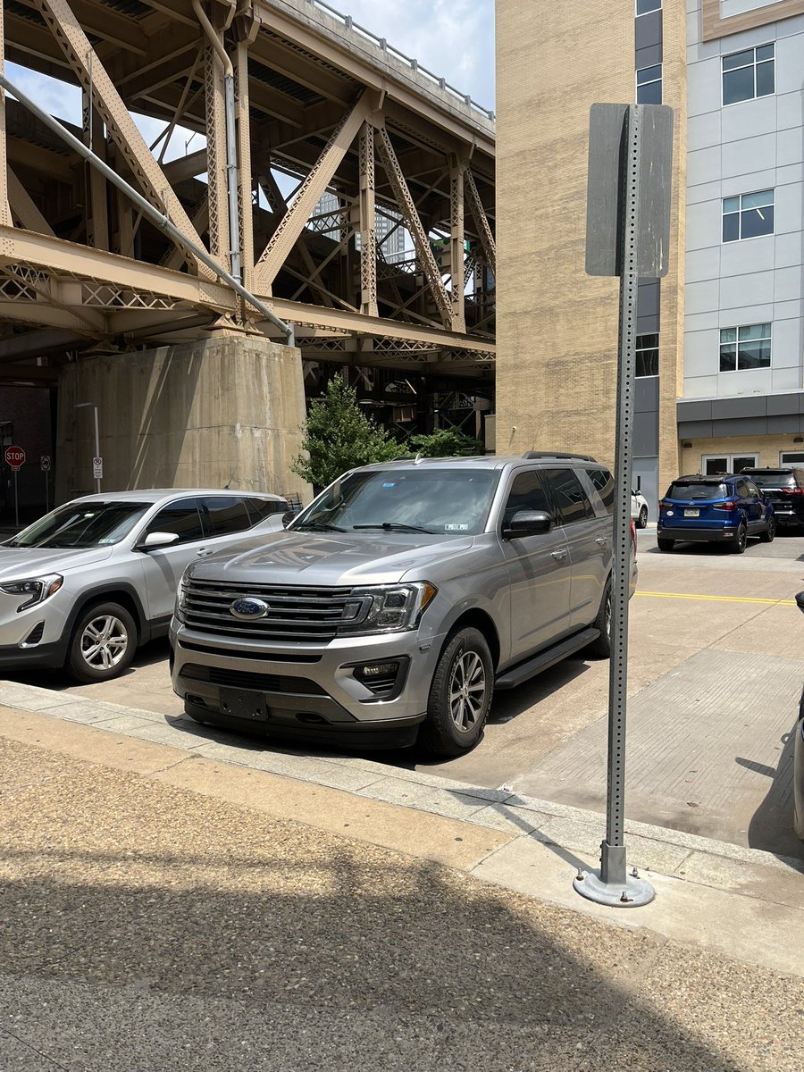 Tanishaevonne's tweet photo. 🚨ICE ALERT 🚨 

If you see this vehicle or these two individuals, they are ICE agents and they disappeared two individuals at the Pittsburgh Municipal Courthouse today after refusing to show their attorneys a warrant.

Reporting ICE is community safety. https://t.co/LscHTiq77K