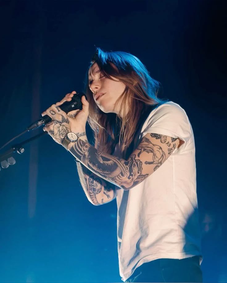 mollylandtoo's tweet photo. julien baker’s tattoos : a thread 🧵 https://t.co/ds2U2jwAKq