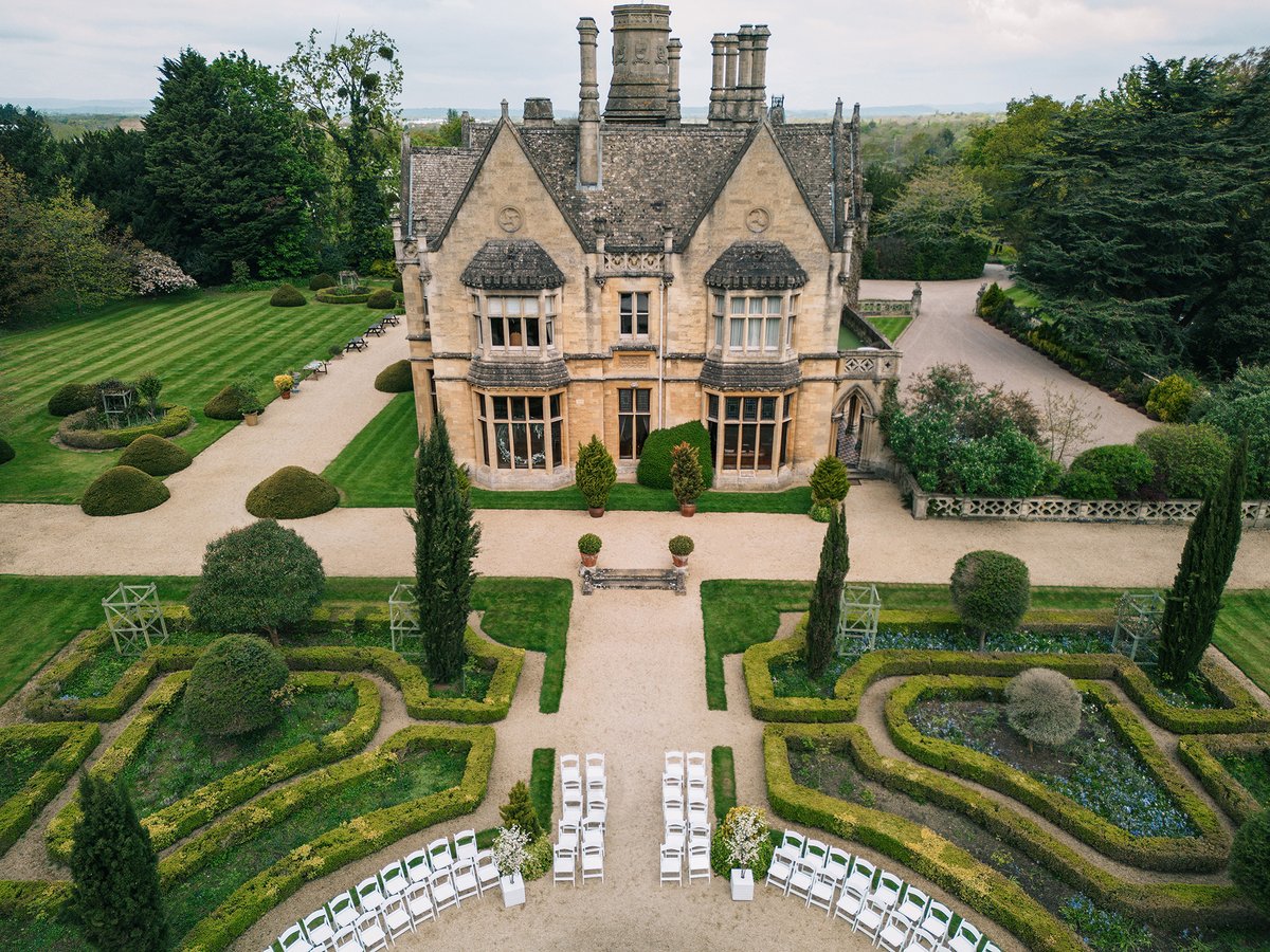 Garden aisle, pavilion vows, manor backdrop - perfection from every angle 🌿 

PHOTO @jennyandhannahweddingphoto 

#manorbythelake #wedding #weddingvenue #cotswoldwedding #cotswoldweddingvenue #weddinginspiration #weddinginspo #outdoorwedding #outsideceremony