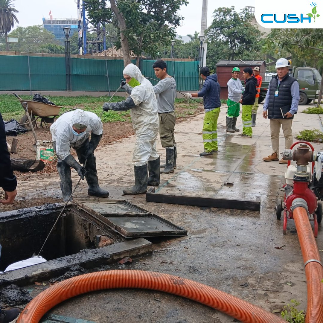 SurcoRegantes's tweet photo. Con la participación de nuestros usuarios: Municipalidad de Jesús María, Municipalidad Distrital de La Victoria, Municipalidad de El Agustino y EMILIMA S.A. se llevó a cabo el mantenimiento del Canal Lateral de Primer Orden Pueblo Libre en el tramo del Parque de la Exposición. https://t.co/54Pol38S9r