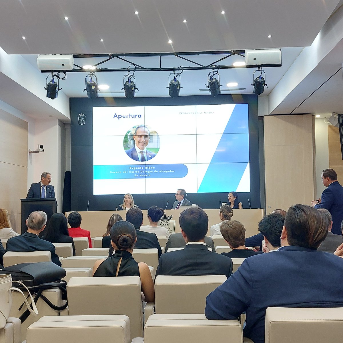Cremades&CalvoSotelo (@cremadescsotelo) on Twitter photo Presentación en el <a href="/icam_es/">Ilustre Colegio de la Abogacía de Madrid</a> del libro: Manual de Derecho Digital, dirigido por José Francisco Estévez, vicepresidente de Cremades & Calvo-Sotelo, con la participación de varios socios, asociados y abogados del despacho. <a href="/aranzadilaley/">ARANZADI LA LEY</a> Presentación en el <a href="/icam_es/">Ilustre Colegio de la Abogacía de Madrid</a> del libro: Manual de Derecho Digital, dirigido por José Francisco Estévez, vicepresidente de Cremades & Calvo-Sotelo, con la participación de varios socios, asociados y abogados del despacho. <a href="/aranzadilaley/">ARANZADI LA LEY</a>