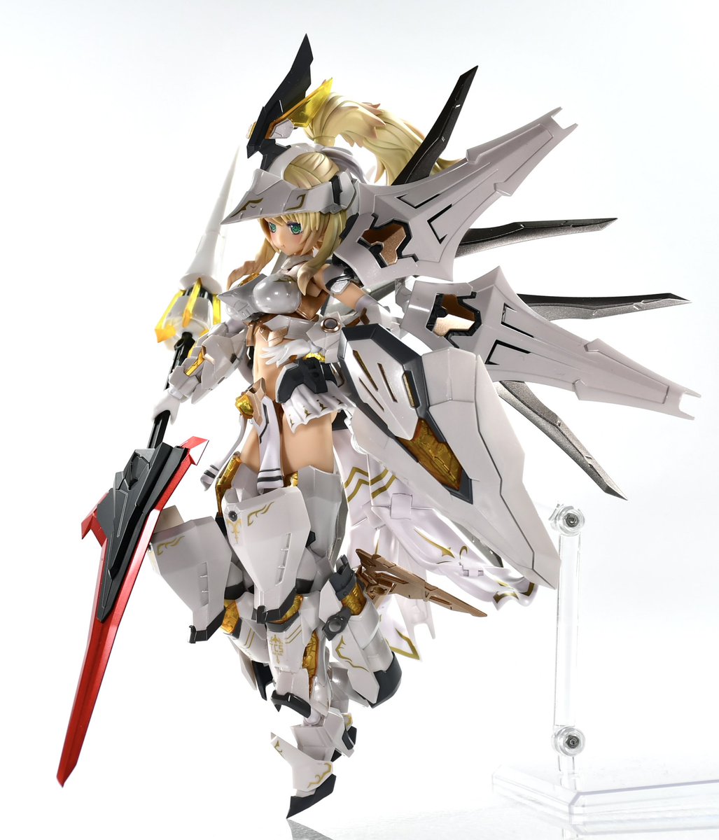 ドゥルガーⅡ(ツヴァイ) 完成
一部スタイルアップ工作＋ドゥルガーカスタムの定番、オービットサークルを装備。
きらめく鎧が眩しい聖騎士サマの参上です🌟

続きもどうぞご覧ください
#FAガール #コトブキヤ