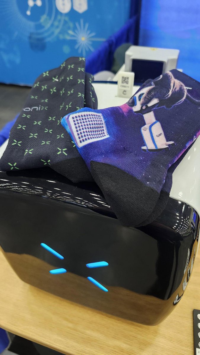 Phytronix's tweet photo. Whether you like your socks classic or you're a funky fresh cat lover, we’ve still got the pair for you! 🧦😺
Hurry! ASMS is almost over, and they go as fast as Axino analyzes data!

Grab yours while you can!

(No cats were harmed… but a few were petted for sure! 🐈💆‍♂️)
#ASMS2025 https://t.co/HaQDX6wQFT