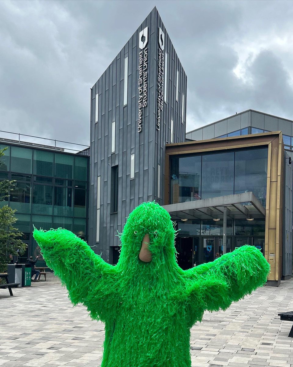 StudentEnergyGp's tweet photo. Bill popped up at @sheffielduni today with his juice van 💚💚💚 https://t.co/IG9JsWy2ya
