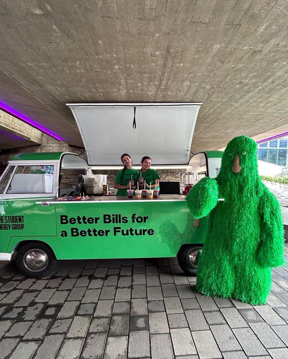 Bill popped up at <a href="/sheffielduni/">The University of Sheffield</a> today with his juice van 💚💚💚