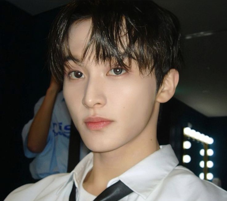 dakilangslut's tweet photo. pogi                                               tangina taken https://t.co/HuptDA7TuY