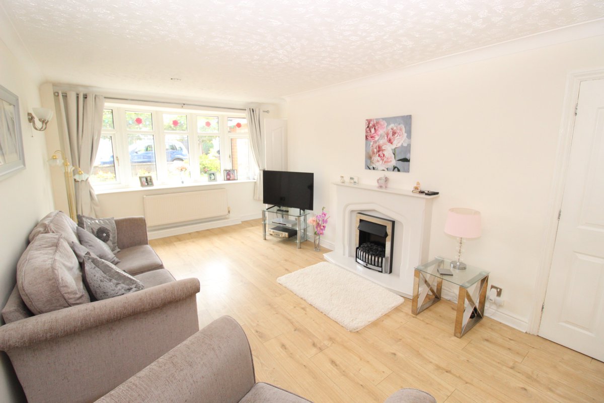 Fraser_wood's tweet photo. 🏠 FOR SALE 🏠
2 Bedroom detached bungalow with no upward chain Great Wyrley WS6
Full details and more photos here https://t.co/I3ID6a56VG
To book an appointment to view call 01922 627686
#ForSale #EstateAgent #LocalExpert #GreatWyrley #WS6 https://t.co/CTFkZPRJEg