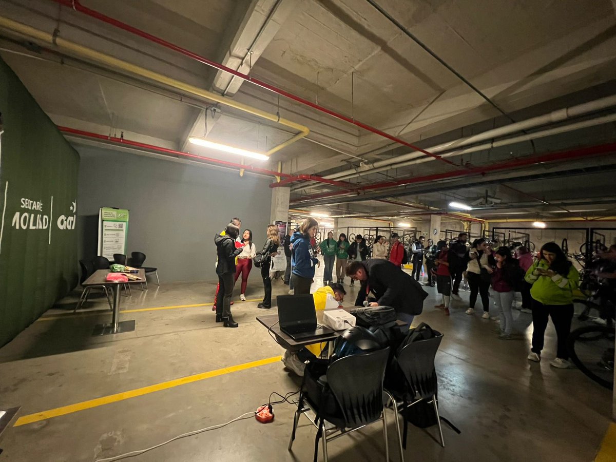 🚲 La <a href="/udistrital/">UniversidadDistrital</a> recibió certificación de la <a href="/SectorMovilidad/">Movilidad Bogotá</a> por su compromiso con la movilidad sostenible y la calidad de sus bici-parqueaderos. ¡Un paso más hacia una ciudad más verde! 🌱💪 #MovilidadSostenible #BiciUD