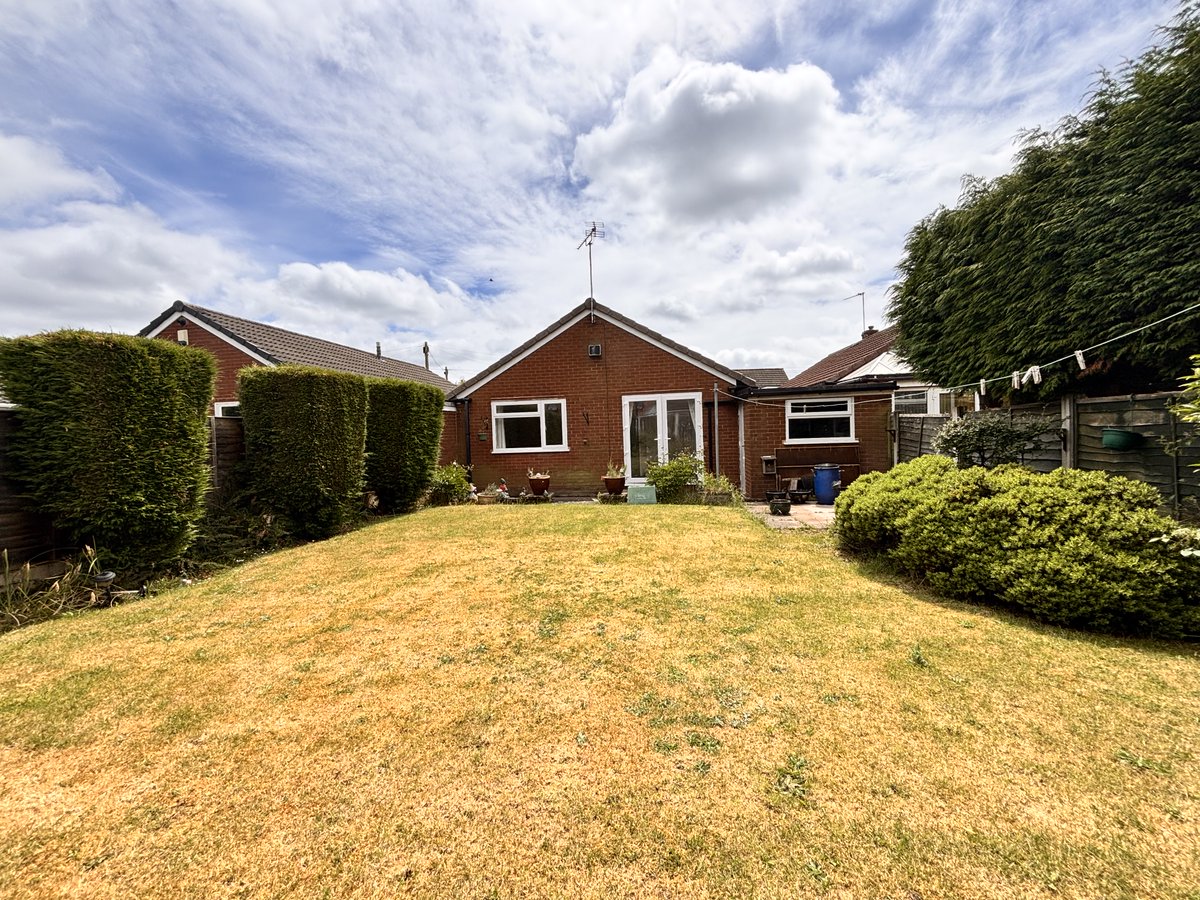 Fraser_wood's tweet photo. 🏠 FOR SALE 🏠
2 Bedroom detached bungalow with no upward chain Great Wyrley WS6
Full details and more photos here https://t.co/I3ID6a56VG
To book an appointment to view call 01922 627686
#ForSale #EstateAgent #LocalExpert #GreatWyrley #WS6 https://t.co/CTFkZPRJEg