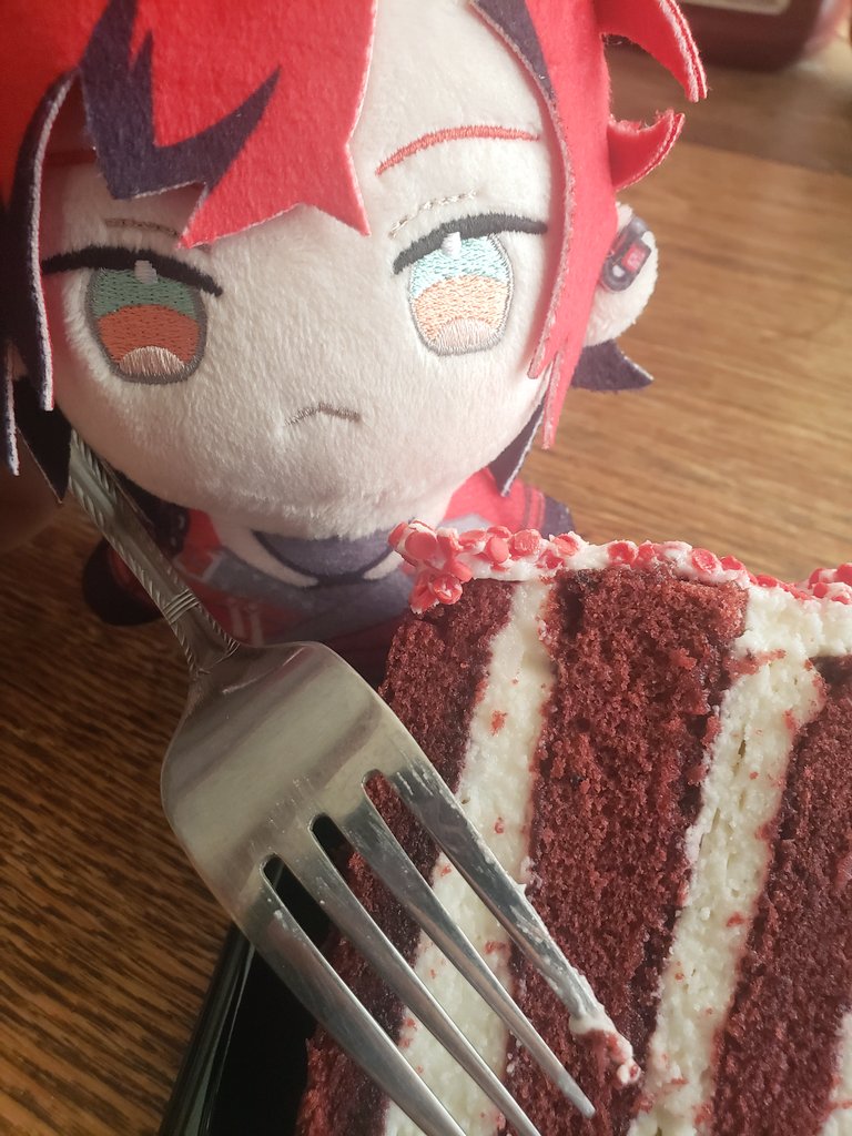 peachsova's tweet photo. I got you a cake, enjoy your day 🍰
#machimerch #tempusnui #HappyBirthFlay2025 https://t.co/Bgk0SkCfI7