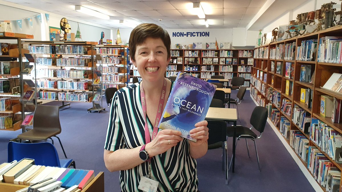 Look who's the lucky first reader of  #Ocean by Sir David Attenborough and Colin Butfield. It's Mrs Tayler - biology teacher and Eco group leader.  Thank you to <a href="/readingagency/">The Reading Agency</a> &amp; <a href="/johnmurrays/">John Murray Press</a> 🐋🦭🐟🐠🐡🦈🐙🦀🦞🦐🐚🌊📚😍
