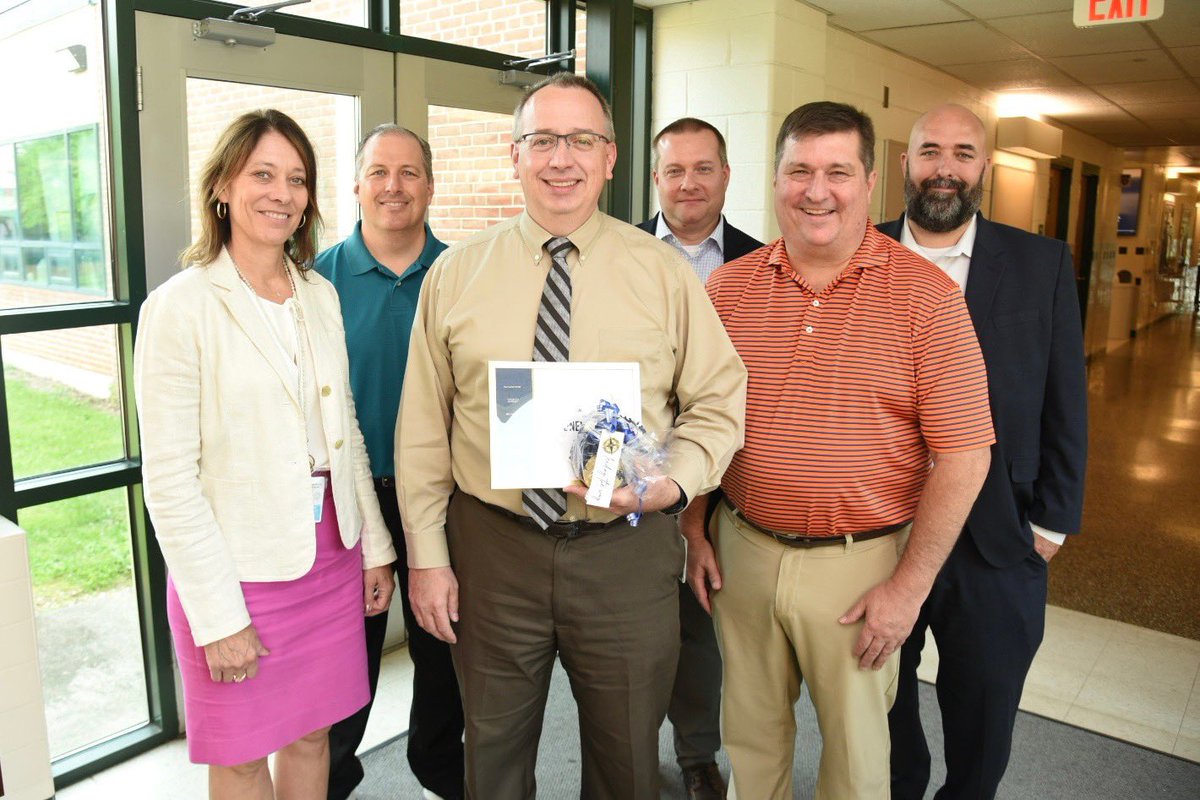 Our next Gold Compass Award honoree is Rodney Gayman, Principal at South High, who leads with Belonging, Community, and a Growth Mindset. At South and throughout his career, he fosters inclusion, supports growth, and never misses a chance to make a difference. Congratulations!