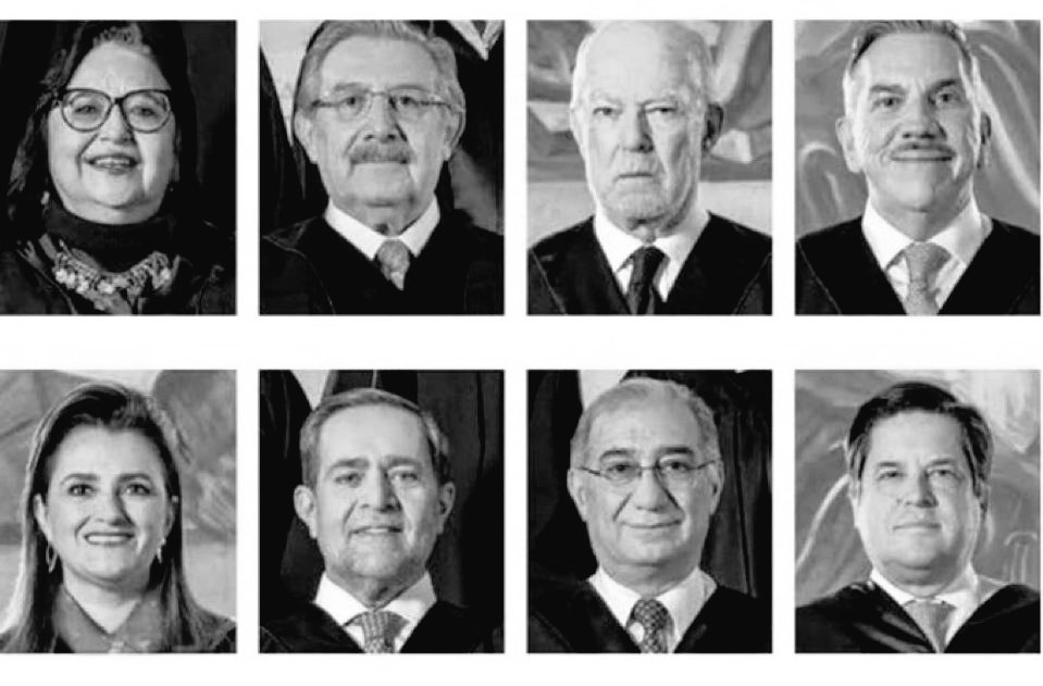 Pepepez13's tweet image. @WRADIOMexico LO IMPORTANTE ES QUE YA SE HIZO LEY #votapoderjudicial2025mx con acordeón o Sin  el ! !se quito a la INTOCABLE #MAFIA del #PRIAN #JuecesyMagistrados 
Ahora si a BUSCAR CHAMBA LOS ABUSIVOS SE LES ACABO el dinero facil