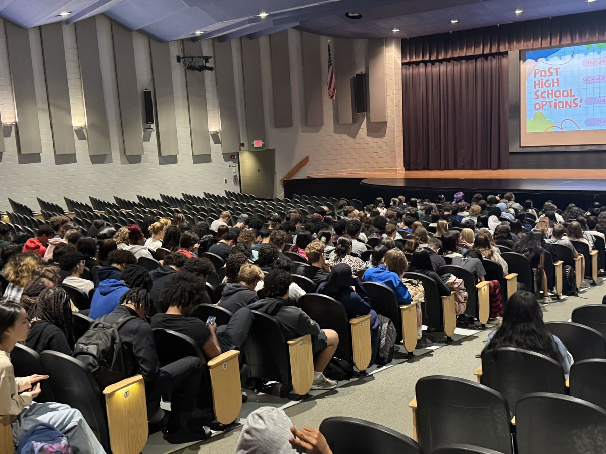 MsHernandezR's tweet image. DHS Junior Assembly was a success! 🤗 So happy to support our students achieve their college and career goals.
@Damascus_HS