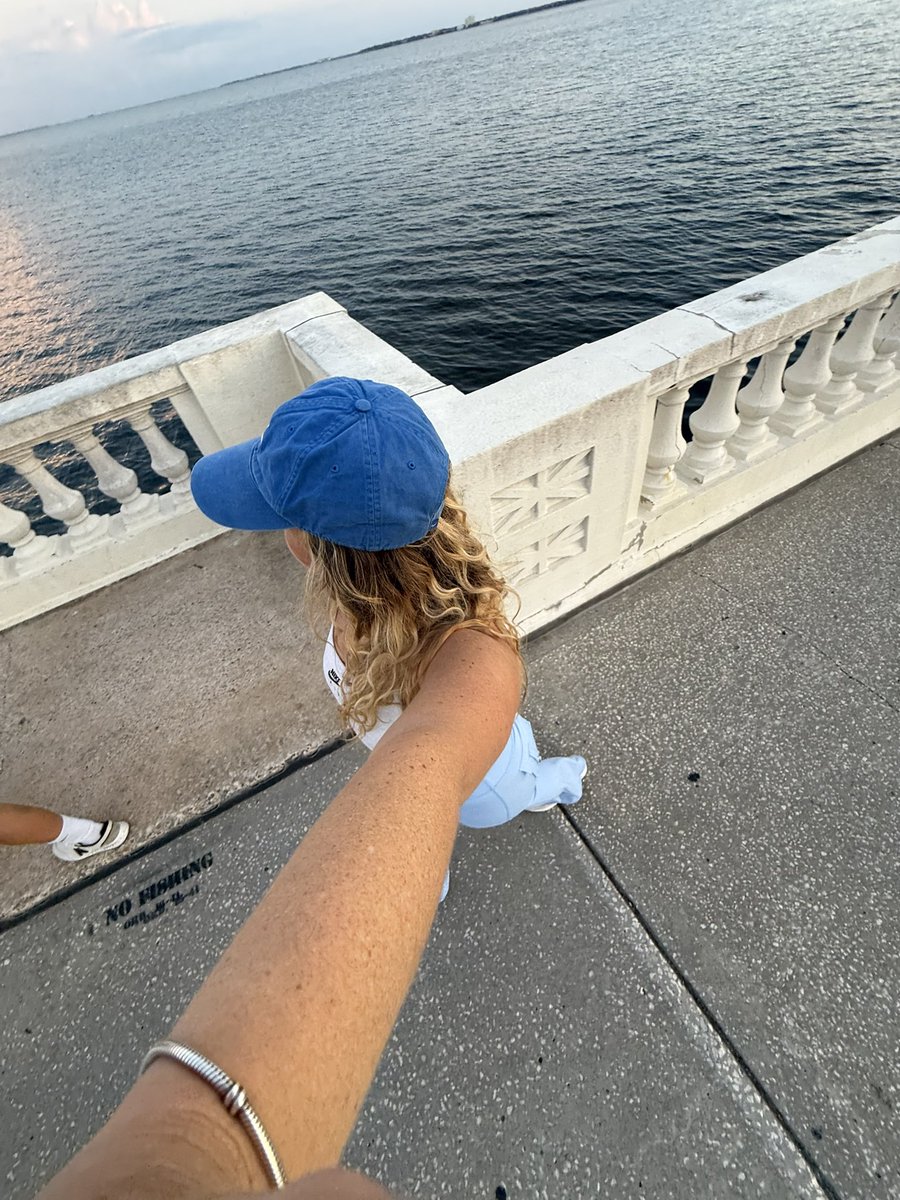 _taylashay_'s tweet photo. quit smoking and started getting runners high https://t.co/6g9p0FuhOU