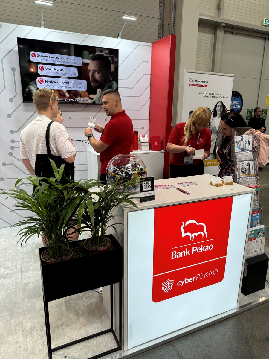 Bank Pekao S.A. (@bankpekaosa) on Twitter photo Cyberprzestępcy nie atakują firewalla. Atakują użytkownika.
Jako główny partner <a href="/CONFidenceConf/">confidenceconf</a> pokazaliśmy, że cyberochrona nie zaczyna się w serwerowni, tylko od świadomości. Eksperci #Pekao omówili, jak #quishing i #phishing działa w praktyce – i jak nie dać się złapać. Dla Cyberprzestępcy nie atakują firewalla. Atakują użytkownika.
Jako główny partner <a href="/CONFidenceConf/">confidenceconf</a> pokazaliśmy, że cyberochrona nie zaczyna się w serwerowni, tylko od świadomości. Eksperci #Pekao omówili, jak #quishing i #phishing działa w praktyce – i jak nie dać się złapać. Dla