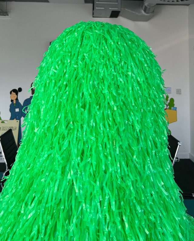 Where’s Bill stopping next???🤔 <a href="/OfficialUoM/">The University of Manchester</a> watch this space 😎☀️ #bigsummersendoff #billontour