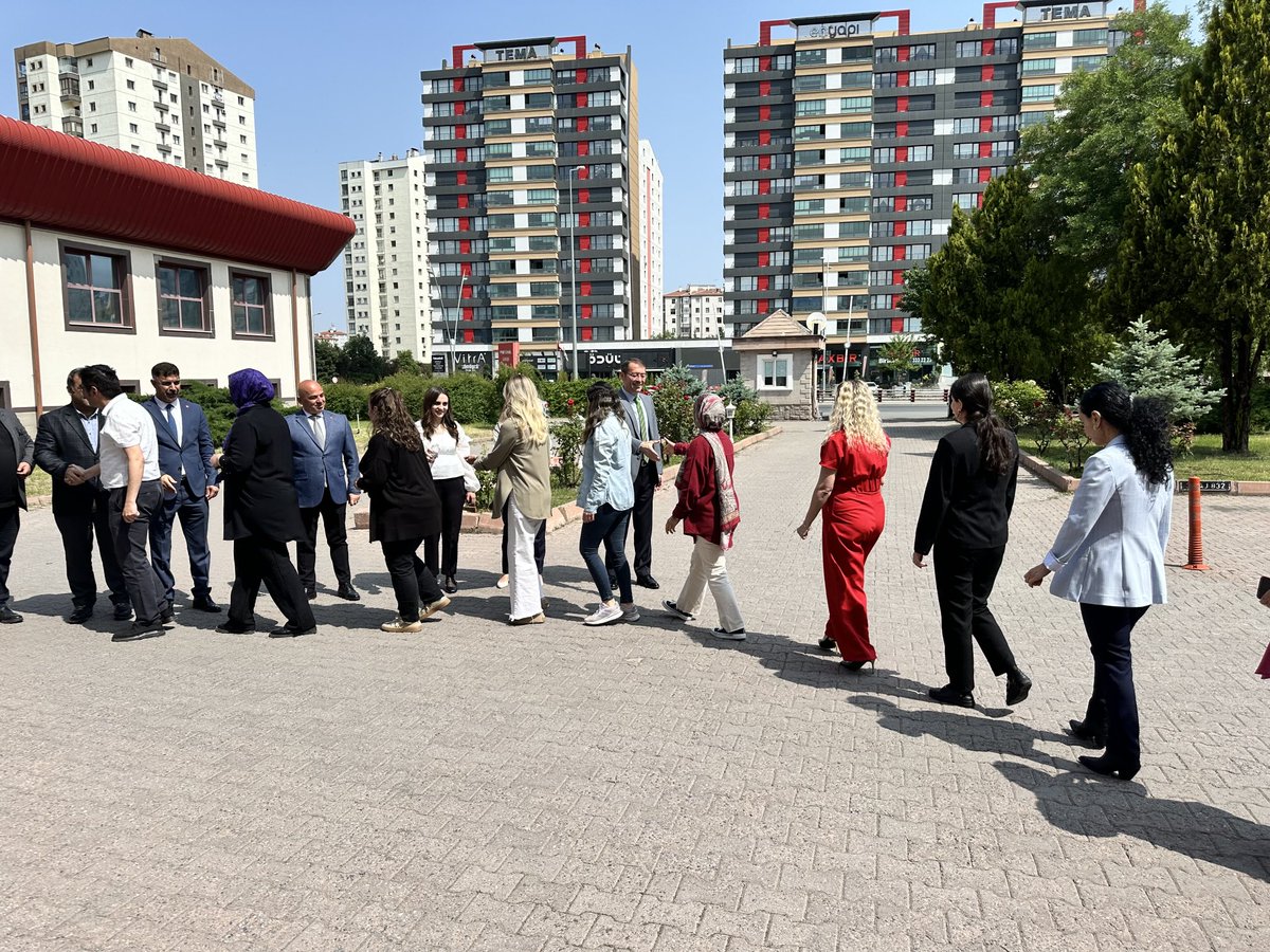 Valiliğimiz YİKOB Başkanlığında kurban bayramı münasebetiyle mesai arkadaşlarımızla bayramlaştık. Arkadaşlıklarımıza aileleriyle birlikte huzurlu bir bayram diliyorum..