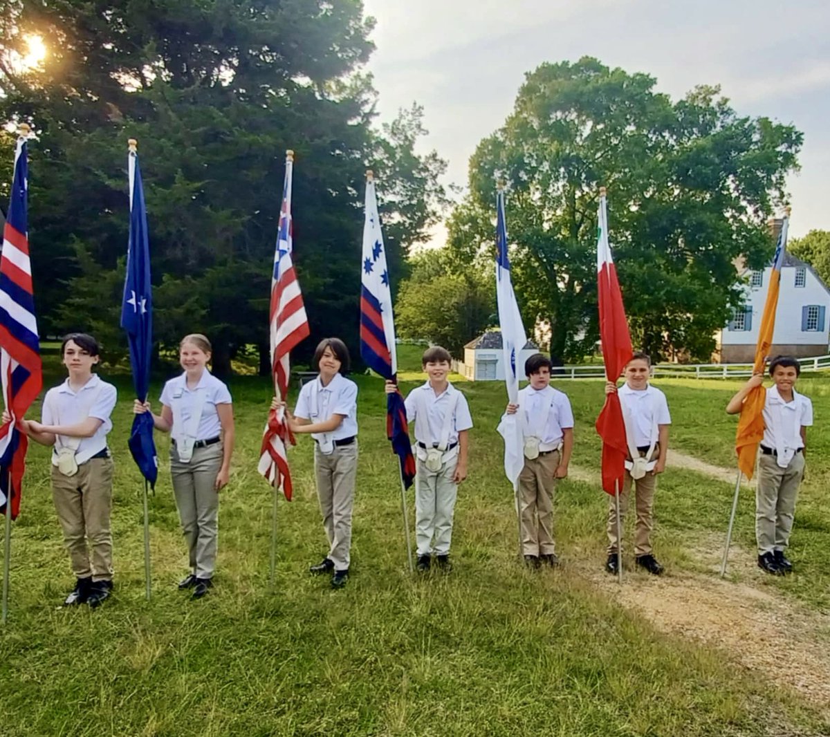 FifesDrumsYork's tweet image. We are so excited to introduce our 2025 recruits!
📸 Kristin W.
#yorktown #newrecruits #firstperformance #colorguard #2025 #fifeanddrum