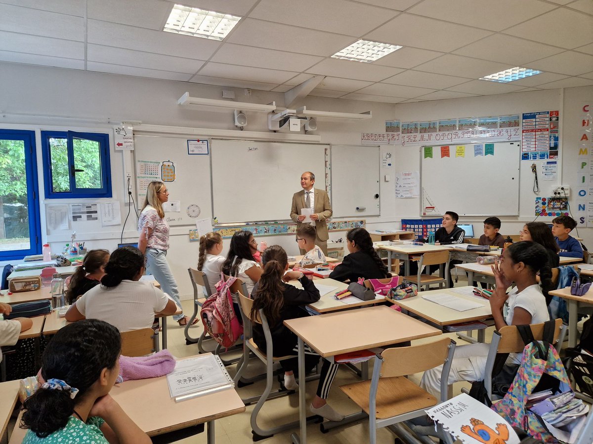 À l’école Louis Aragon à #Montauban, "L’égalité filles-garçons, ça se chante!"
🎤Les CM1-CM2 ont présenté leur chanson: sur des paroles écrites par eux, ils utilisent l’IA pour générer la voix 🗣 et la musique 🎶.
Une initiative favorisant les apprentissages &amp; le climat scolaire.