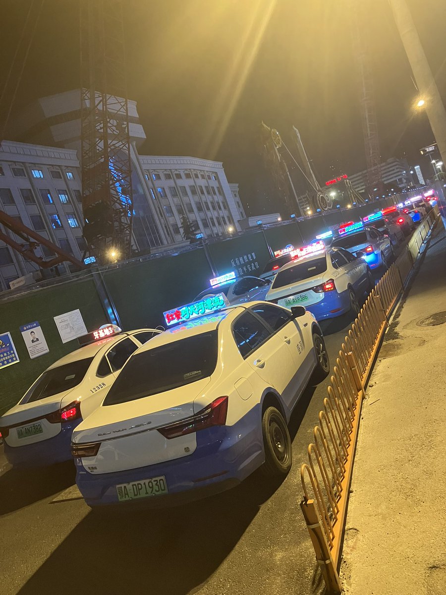 第一次看见这么多出租车     #武汉汉口